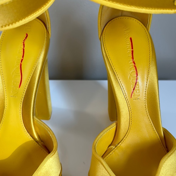 Alexander McQueen Satin Platform Ankle Strap Sandal - Picture 3 of 16